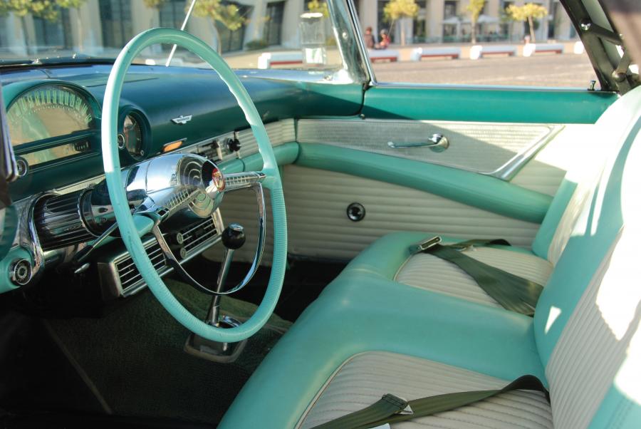 Интерьер Ford Thunderbird (P5/40) 1955 года  (фото 49 из 128)